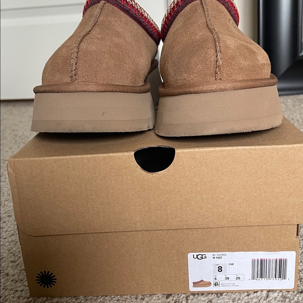 Ugh Tazz, Chestnut, size 8 - Picture 2 of 4